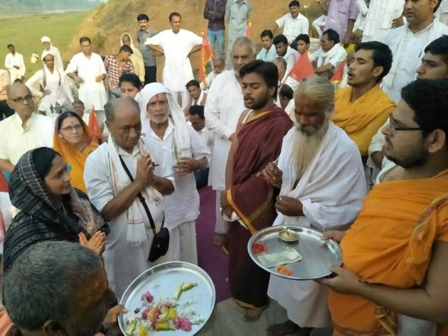 (Digvijaya Singh during Narmada Parikrama) (Digvijaya Singh during Narmada Parikrama)