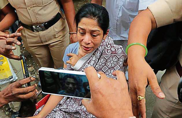 Indrani Mukerjea after being discharged from JJ Hospital in Mumbai.(HT Photo) Indrani Mukerjea after being discharged from JJ Hospital in Mumbai.(HT Photo)