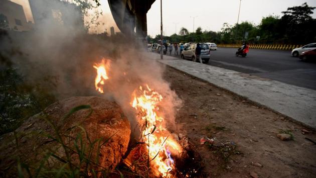 The estimate of Rs433.5 crore is required for purchasing vehicles and machinery essential for monitoring and controlling air pollution, operation and maintenance of the same and issuing contracts. (Virendra Singh Gosain/HT PHOTO) The estimate of Rs433.5 crore is required for purchasing vehicles and machinery essential for monitoring and controlling air pollution, operation and maintenance of the same and issuing contracts. (Virendra Singh Gosain/HT PHOTO)