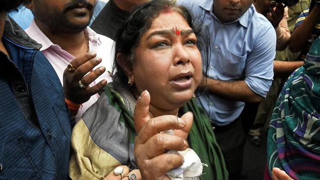 Sangeeta Sengar, wife of BJP MLA Kuldeep Singh Sengar, the main accused in the Unnao gangrape case meets Director General of Police, Uttar Pradesh in Lucknow on Wednesday morning.(PTI Photo)