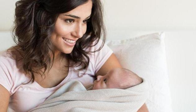 Breastfeeding within one hour of birth reduces the chances of an infant acquiring an infection or being malnourished.(Shutterstock)