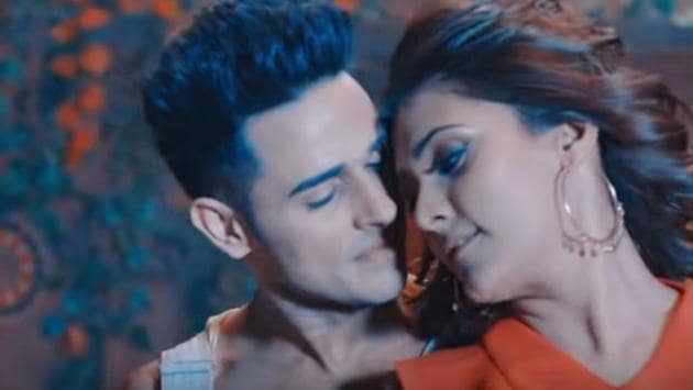 Priyank Sharma, Aastha Gill in a still from Buzz.