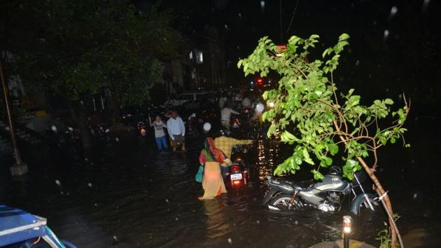 A waterlogged street in Agra on Wednesday night.(Raju Tomar/HT PHOTO)