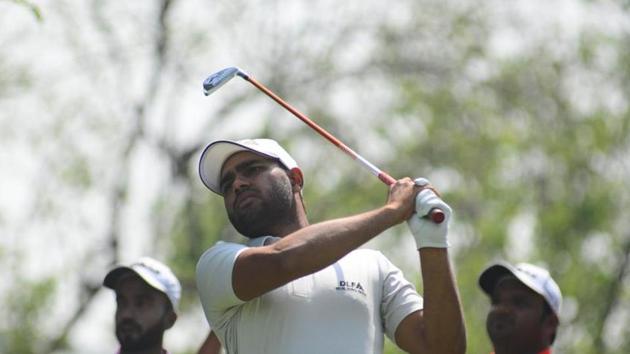 Honey Baisoya in action on day three of the PGT’s Pune Open at the Poona Golf Course on April 12. (Shankar Narayan/HT Photo) Honey Baisoya in action on day three of the PGT’s Pune Open at the Poona Golf Course on April 12. (Shankar Narayan/HT Photo)