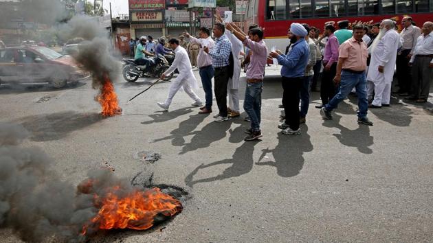 Activists of the National Panthers Party burn tyres and shout slogans during a protest demanding, among other things, a federal probe into the rape and murder of an eight-year-old girl in Kathua.(REUTERS) Activists of the National Panthers Party burn tyres and shout slogans during a protest demanding, among other things, a federal probe into the rape and murder of an eight-year-old girl in Kathua.(REUTERS)