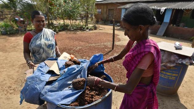 A rich source of sugar, the flowers are fermented to make the local wine. These musky scented flowers bloom when most of the leaves start falling between February and April. (Sanchit Khanna / HT Photo)