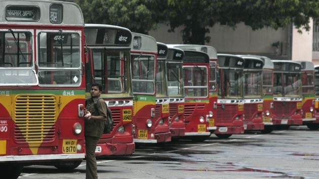 The fare revision will hit commuters travelling long distance hard as there is no hike for distance up to 4 km. (Hindustan Times) The fare revision will hit commuters travelling long distance hard as there is no hike for distance up to 4 km. (Hindustan Times)