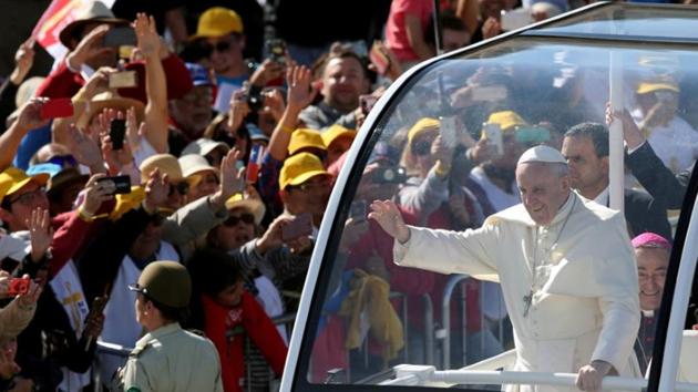 Pope Francis summoned all of Chile’s bishops to the Vatican for an emergency meeting to discuss repairing the damage from the scandal.(Reuters) Pope Francis summoned all of Chile’s bishops to the Vatican for an emergency meeting to discuss repairing the damage from the scandal.(Reuters)