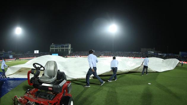 However, rain interreupted plan when Rajasthan were 153/5 in 17.5 overs. (IPL)