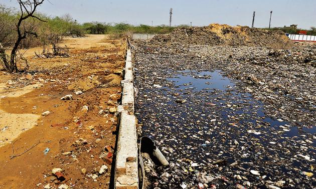 Leachate from the Bandhwari waste treatment plant is believed to have contaminated all groundwater resources in the village and adjoining areas.(Parveen Kumar/HT PHOTO)