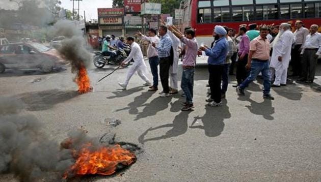 Activists of National Panther party burn tyres and shout slogans during a protest in support of various demands, including deportation of Rohingyas and Bangladeshi nationals from Jammu, and a CBI probe into the rape and murder of an eight-year-old girl in Kathua on January, Jammu April 11, 2018.(REUTERS File Photo)