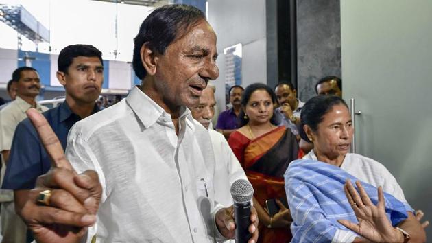 West Bengal chief minister Mamata Banerjee with Telangana chief minister KC Rao address the media after their meeting at Nabanna, Kolkata (File Photo)(PTI)