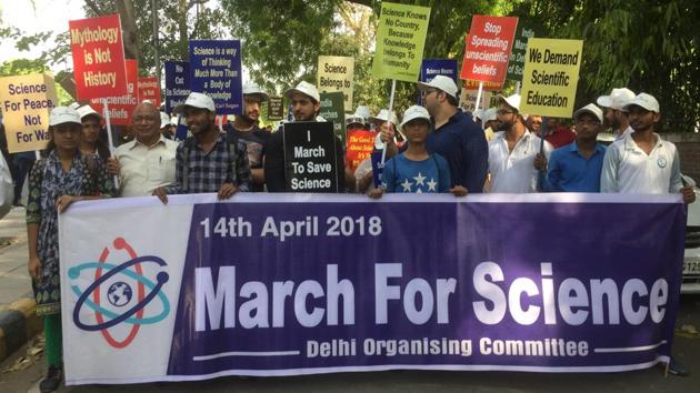 Scientists and scholars take part in March for Science protest in New Delhi on Saturday.(HT Photo)