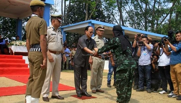 Cadres of the last active Mizo rebel group Hmar People’s Convention-Democratic handing over their weapons to Mizoram home minister R Lalzirliana.(HT PHOTO)