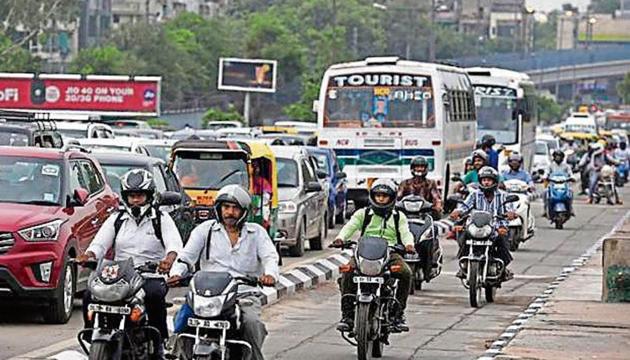 Once the policy gets the final nod, the minimum price for two-wheelers for the golden number 0001 will be Rs 50,000, while bidding for numbers from 0002 to 0009 will begin from Rs 30,000.(HT File Photo)