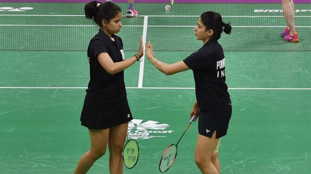 Indian badminton players N Sikki Reddy (L) and teammate Ashwini Ponnappa (R) beat the Australian pair of Setyana Mapasa and Gronya Somerville to win bronze at 2018 Commonwealth Games(PTI)