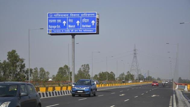 The GDA has proposed development of a 8km bypass road, which will directly connects traffic from Hindon elevated road to Delhi-Meerut Road while bypassing the housing hub of Raj Nagar Extension.(Sakib Ali/HT Photo)