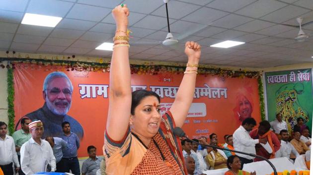 Union minister and BJP leader Smriti Irani speaks at Gram Swachhata Sammelan in Gauriganj, Amethi on Friday.(PTI Photo)