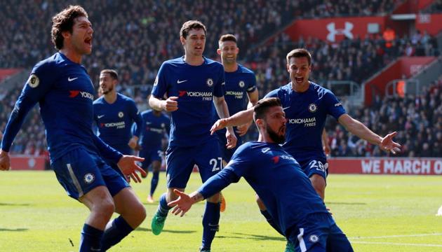 Chelsea FC's Olivier Giroud celebrates with Marcos Alonso, Cesar Azpilicueta and other teammates after scoring against Southampton in their Premier League match on Sunday.(REUTERS)