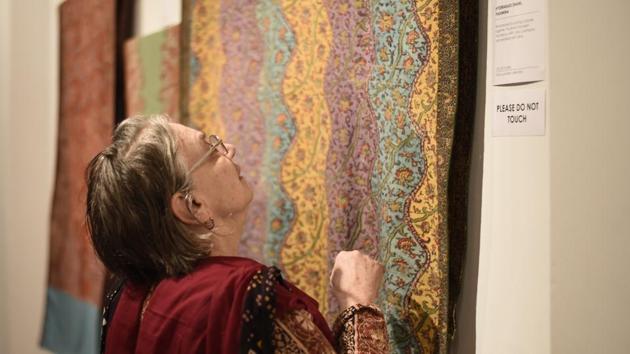 A visitor looks at a shawl exhibited at IIC, Delhi. The idea behind the workshop was to remove misconceptions about darning as rafoogari is not only done after a garment is damaged but even during production process. Rafoogars work within factories fixing pieces as they are produced, and are an extremely important cog in the textile machinery. (Burhaan Kinu / HT Photo) A visitor looks at a shawl exhibited at IIC, Delhi. The idea behind the workshop was to remove misconceptions about darning as rafoogari is not only done after a garment is damaged but even during production process. Rafoogars work within factories fixing pieces as they are produced, and are an extremely important cog in the textile machinery. (Burhaan Kinu / HT Photo)