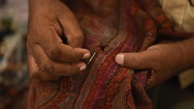 Three rafoogars from Uttar Pradesh’s Najibabad town specialising in the darning of shawls, demonstrate their craft and discussed the significance of the ‘invisible’ craft of darning to assert the value of their community in the social and cultural domain at the ongoing exhibition ‘Making Visible: The Rafoogars and the Journey of a Shawl,’ at India International Centre Annexe, New Delhi. (Burhaan Kinu / HT Photo) Three rafoogars from Uttar Pradesh’s Najibabad town specialising in the darning of shawls, demonstrate their craft and discussed the significance of the ‘invisible’ craft of darning to assert the value of their community in the social and cultural domain at the ongoing exhibition ‘Making Visible: The Rafoogars and the Journey of a Shawl,’ at India International Centre Annexe, New Delhi. (Burhaan Kinu / HT Photo)