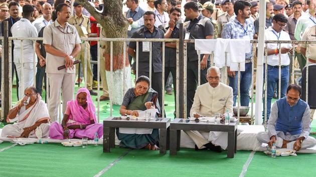 President Ram Nath Kovind with Madhya Pradesh governor Anandiben Patel and chief minister Shivraj Chauhan having meals during birth anniversary celebrations of Dr BR Ambedkar at Mhow on Saturday. (PTI Photo)