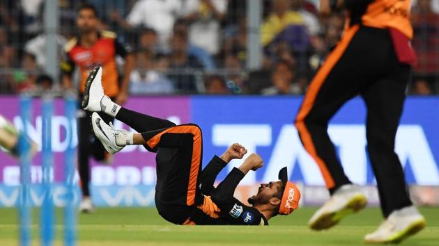 Sunrisers Hyderabad’ s Manish Pandey took a stunning catch to dismiss Nitish Rana of Kolkata Knight Riders of Billy Stanlake’s bowling in Indian Premier League match.(AFP)