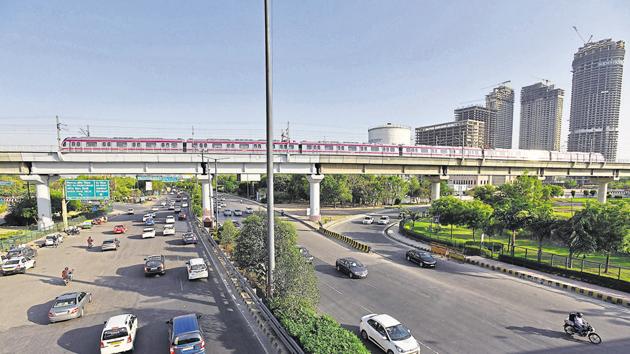The authority is planning to integrate the Noida and Yamuna expressways.(Virendra Singh Gosain/HT PHOTO) The authority is planning to integrate the Noida and Yamuna expressways.(Virendra Singh Gosain/HT PHOTO)