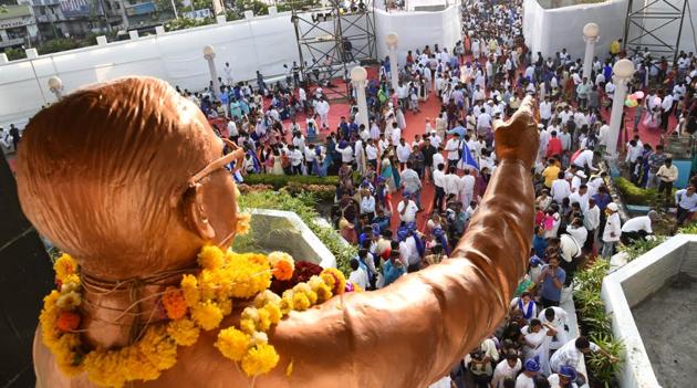 People gather at a statue of Dr BR Ambedkar at Pimpri in Pune, on the occasion of his 127th birth anniversary on April 14, 2018.(HT Photo)