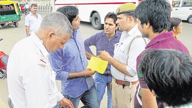 Police regularly conduct checking drives in Noida(HT File Photo)