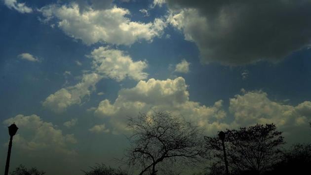 Pune is experiencing a maximum temperature of around 38 degrees Celsius, which, according to IMD will remain constant till April 21. (HT FILE PHOTO) Pune is experiencing a maximum temperature of around 38 degrees Celsius, which, according to IMD will remain constant till April 21. (HT FILE PHOTO)