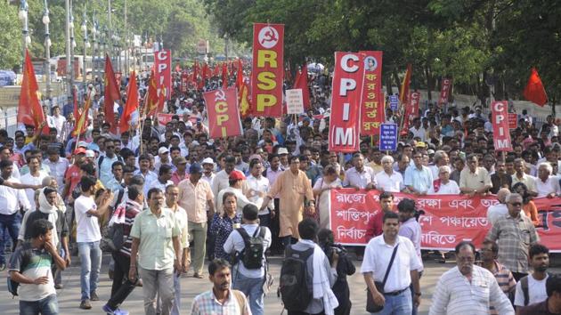 Supporters of Left Front take out a protest rally in Kolkata on Monday.(Samir Jana/HT Photo)