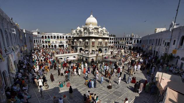 Sikh pilgrims attend Baisakhi festival at the shrine of Gurdwara Punja Sahib in Hasan Abdal, some 50 kilometers from Islamabad, Pakistan, April 14, 2018.(AP Photo)