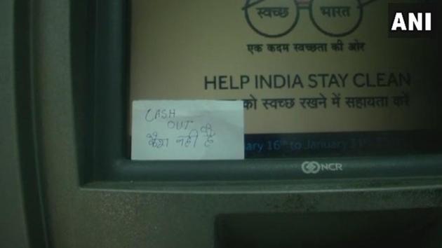Reports of ATMs running dry came from from states like Delhi, Uttar Pradesh, Telangana, Gujarat, Chhattisgarh, Bihar and Madhya Pradesh.(ANI Twitter)