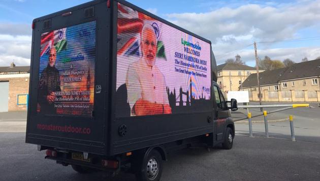 A van welcoming Prime Minister Narendra Modi to Britain. (HT Photo) A van welcoming Prime Minister Narendra Modi to Britain. (HT Photo)