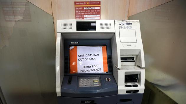 A Punjab National Bank ATM in Connaught Place, New Delhi. People complained ATMs in several parts of the city had run out of cash.(Sonu Mehta/HT Photo)