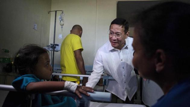 Philippines’ Department of Health Secretary Francisco Duque talks to a dengue patient who hasn’t taken the vaccine. As of last week 65 deaths have been reported, the health department says. Different branches of the government have disagree openly about the vaccine, adding to public confusion. “We cannot conclude at this point that Dengvaxia directly caused the deaths,” Duque told lawmakers in February. (Noel Celis / AFP) 