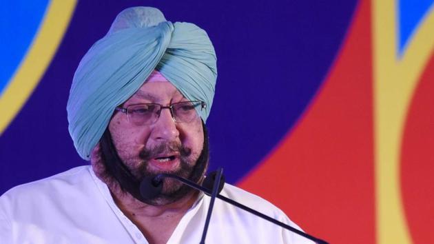 Punjab chief minister Capt Amarinder Singh speaking at the 18th anniversary function of HT’s Chandigarh edition on Wednesday.(Sanjeev Sharma/HT)
