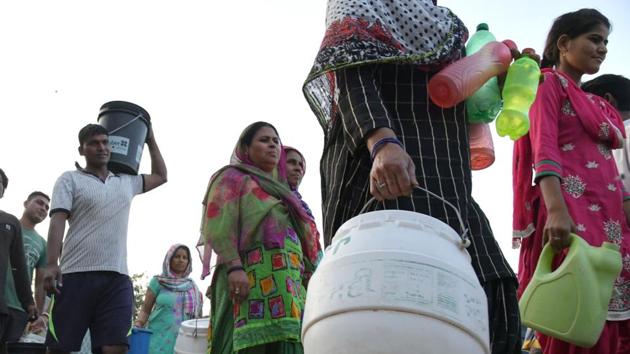 Long queues for water are already commonplace at Colony number 4 in Chandigarh even though it’s not yet peak summer.(Karun Sharma/HT)