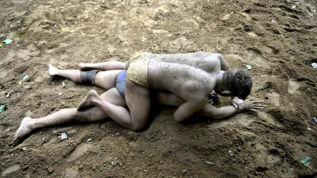 Yadav believes excessive exposure to traditional wrestling might also hinder wrestlers when they go for international tournaments. The typical ‘Hanuman stance’ used in dangals with one leg protruding ahead of the other and the body bent forward, is contrary to international standards, where keeping legs together benefits balance. (Sunil Ghosh / HT Photo) Yadav believes excessive exposure to traditional wrestling might also hinder wrestlers when they go for international tournaments. The typical ‘Hanuman stance’ used in dangals with one leg protruding ahead of the other and the body bent forward, is contrary to international standards, where keeping legs together benefits balance. (Sunil Ghosh / HT Photo)