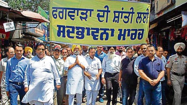 Leaders of the Congress and opposition SAD-BJP participating in a peace march in Phagwara on Wednesday. (HT Photo) Leaders of the Congress and opposition SAD-BJP participating in a peace march in Phagwara on Wednesday. (HT Photo)