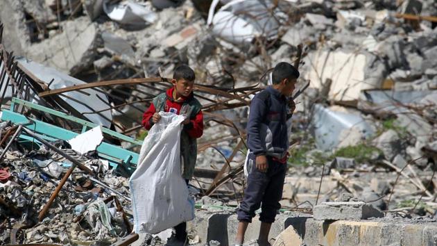 Boys stand on the rubble of damaged buildings in Raqqa, Syria April 18, 2018. (REUTERS) Boys stand on the rubble of damaged buildings in Raqqa, Syria April 18, 2018. (REUTERS)