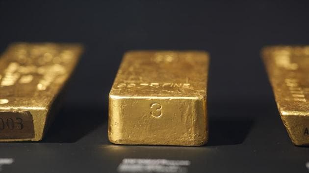 Spot gold faces a resistance at $1,356 per ounce, a break above which could lead to a gain to $1,365.23, said Reuters technical analyst Wang Tao. (Alex Kraus/Bloomberg) Spot gold faces a resistance at $1,356 per ounce, a break above which could lead to a gain to $1,365.23, said Reuters technical analyst Wang Tao. (Alex Kraus/Bloomberg)