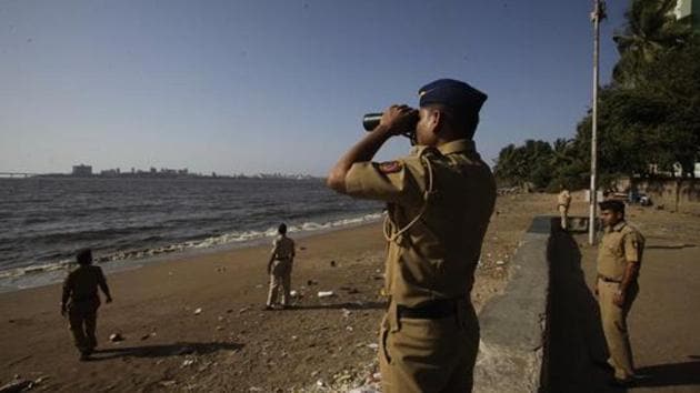 Policemen keep a close watch on the coastline of Mumbai City in Dadar area.(HT File Photo)