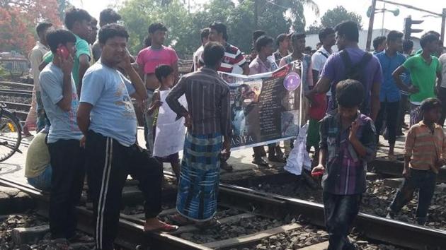 Protesters hold a rail-roko to protest the incidents of rape and murder in Kathua and Unnao.(HT Photo)