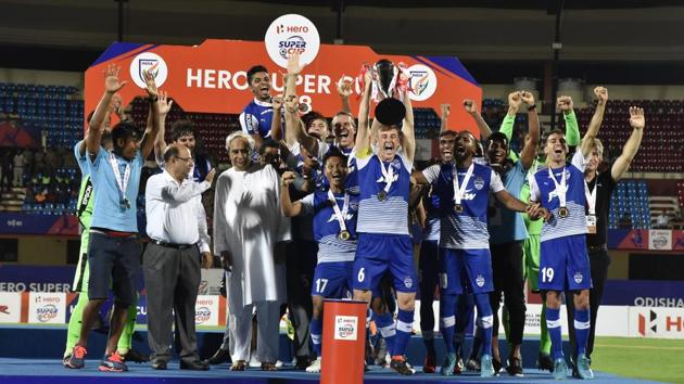 Bengaluru FC players celebrate with the Super Cup after beating East Bengal in the final on Friday.(HT Photo)