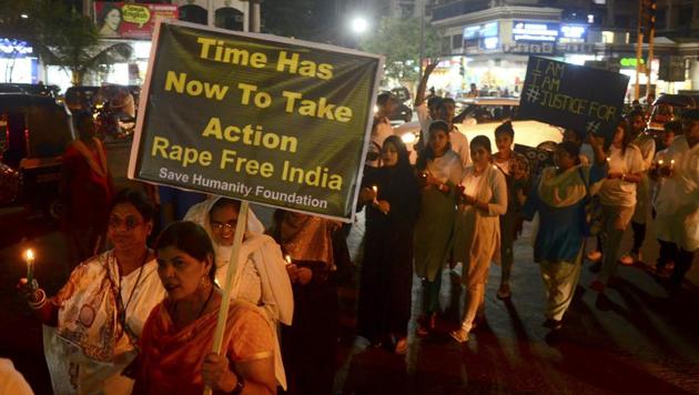 Protesters hold a candlelight march to demand justice for Kathua and Unnao rape victims in Navi Mumbai. Recent rape cases of minor girls have sparked country-wide protests, demanding strict action against the accused.(Bachchan Kumar/HT File Photo)