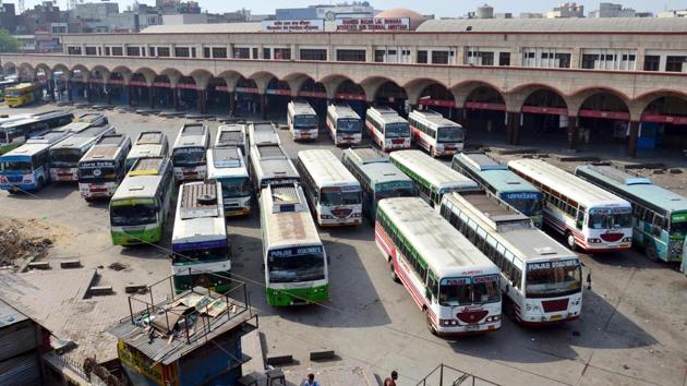 Failure to set up control rooms to monitor vehicle tracking systems and panic buttons in buses and taxis has forced the central government to extend by a year the April 1, 2018 deadline for mandatory installation of these devices in all commercial public transport vehicles. The deferment of the deadline exposes the government’s failure to implement promised measures to improve safety in public transport following the December 2012 gang rape in Delhi. (Sameer Sehgal / HT File) Failure to set up control rooms to monitor vehicle tracking systems and panic buttons in buses and taxis has forced the central government to extend by a year the April 1, 2018 deadline for mandatory installation of these devices in all commercial public transport vehicles. The deferment of the deadline exposes the government’s failure to implement promised measures to improve safety in public transport following the December 2012 gang rape in Delhi. (Sameer Sehgal / HT File)