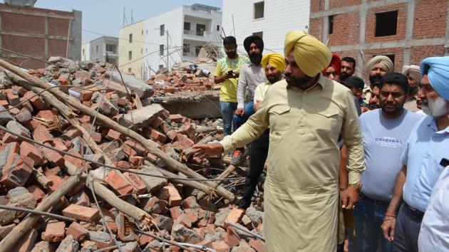 Punjab local bodies minister Navjot Singh Sidhu at the building collapse site at Peer Muchalla in Zirakpur on Thursday. (Sant Arora/HT) Punjab local bodies minister Navjot Singh Sidhu at the building collapse site at Peer Muchalla in Zirakpur on Thursday. (Sant Arora/HT)