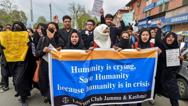 Lawyers and students hold placards during a protest demanding justice for the 8-year-old girl who was raped and murdered in Kathua, Srinagar, April 18, 2018(PTI)